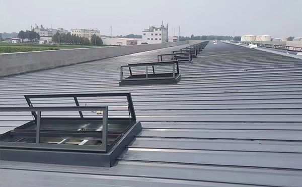 某中学室内体育馆喀什排烟窗改造项目