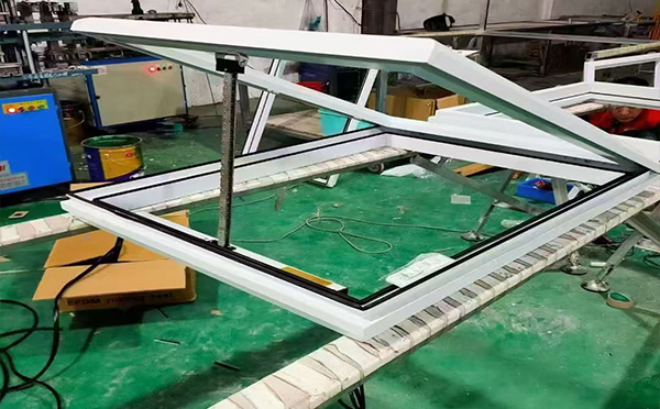 某地下车库出入口喀什排烟窗配置工程