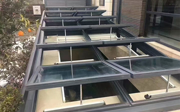 某轨道交通车辆维修车间喀什排烟窗应用