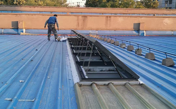 某区域性物流仓储中心喀什排烟窗系统安装项目