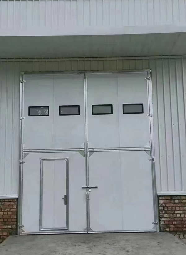 喀什工业门在设备装配车间出入口的实施记录